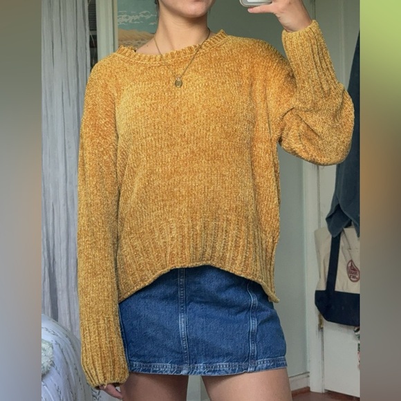 Altar’d State sweater (yellow) - Picture 2 of 4